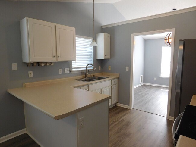 Building Photo - 205 Sellhorn Blvd