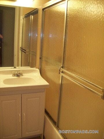 Building Photo - 62 Boylston St