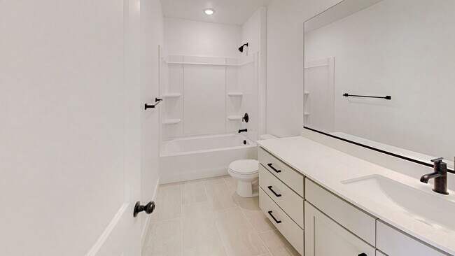 Building Photo - Stunning End Unit Townhome in Sunrise Ranch - Mapleton