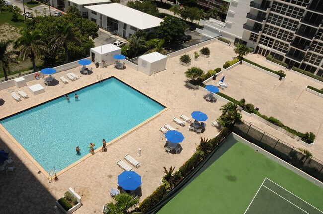 Building Photo - 525 N Ocean Blvd