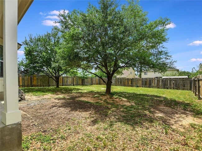 Building Photo - 305 Dana Dr