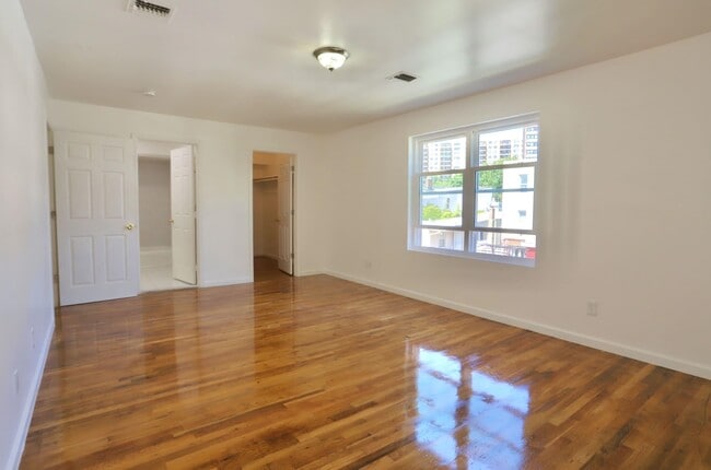 Building Photo - 6207 Newkirk Ave