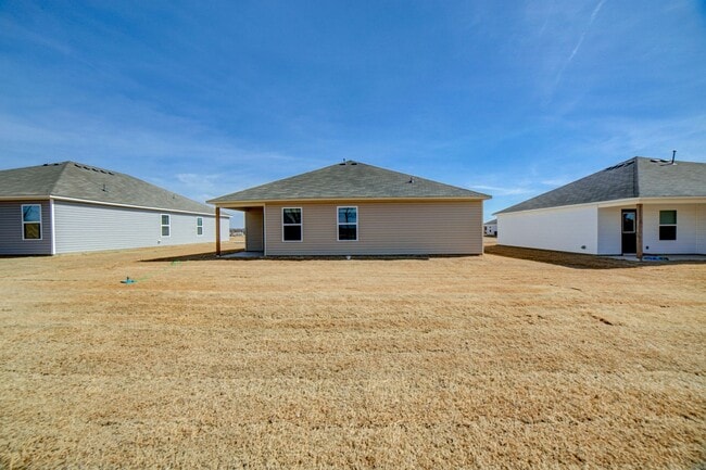 Building Photo - Beautiful Newer 3 Bedroom, 2 Bath Home Move-In Ready