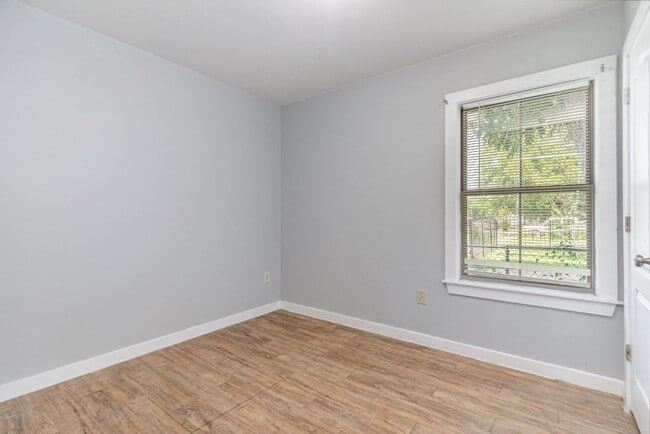 Building Photo - Affordable 2bed/1bath unit!