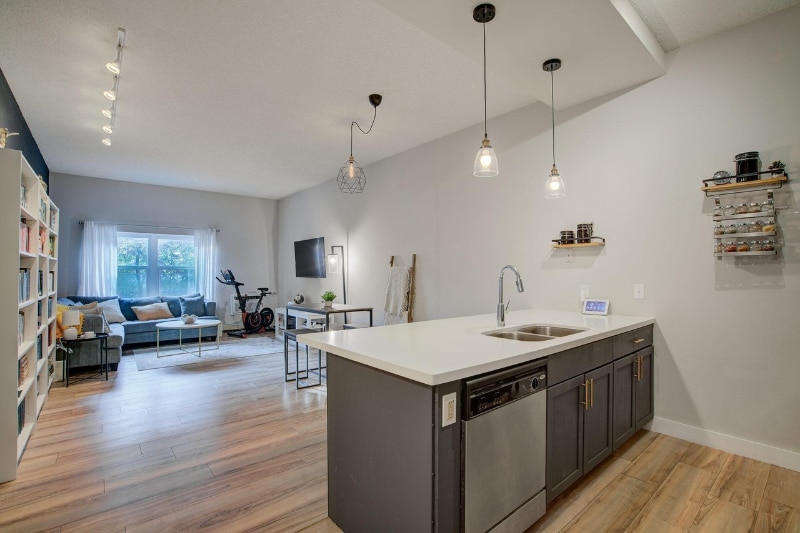 Building Photo - 215 7th St NE