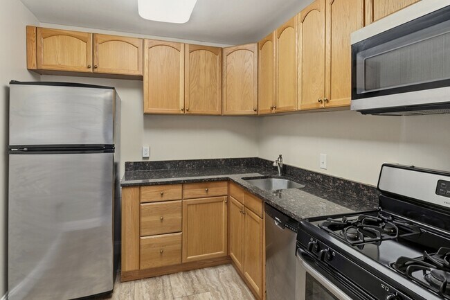 Building Photo - 10596 Twin Rivers Rd