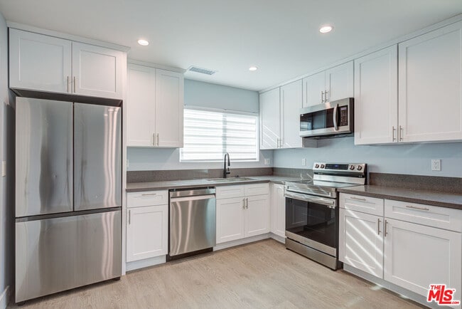 Building Photo - 355 Panama Ave