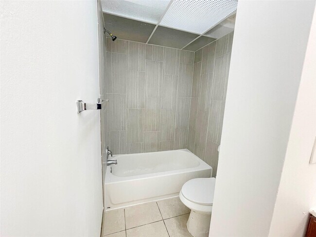 Building Photo - 2800 NW 56th Ave