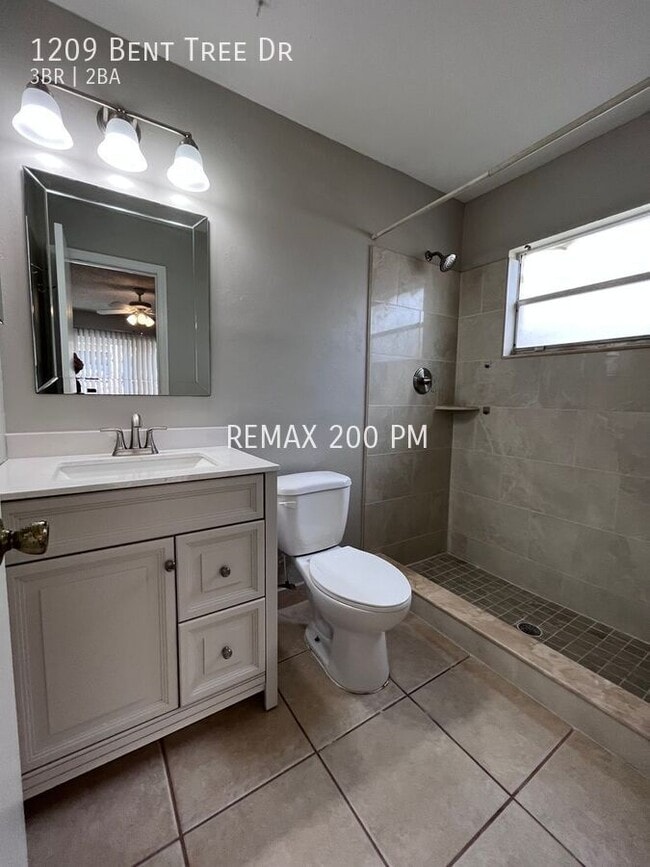 Building Photo - 1209 Bent Tree Dr