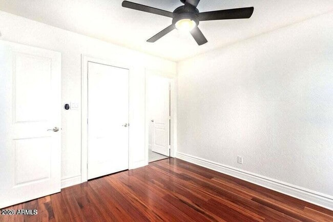 Building Photo - 1530 S River Dr