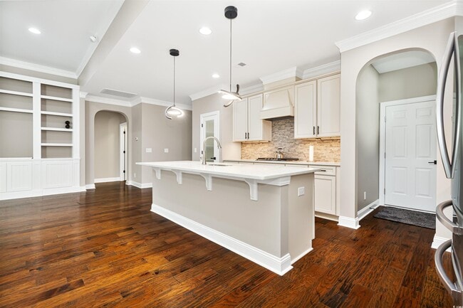 Building Photo - 1592 Buckingham Ave