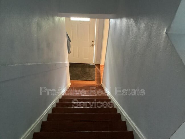 Building Photo - 6413 Glenoak Dr