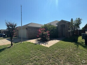 Building Photo - Freshly Renovated 4 Bedroom Home