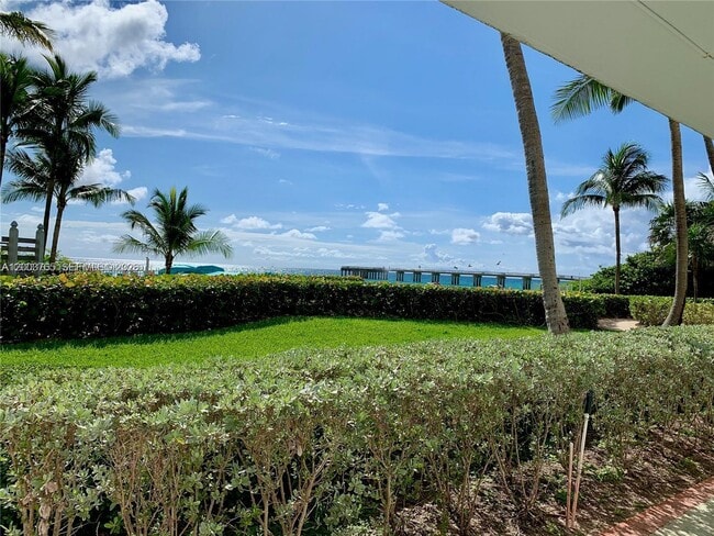 Building Photo - 16711 Collins Ave