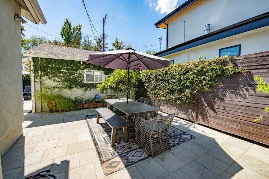 Building Photo - 13964 Peach Grove St