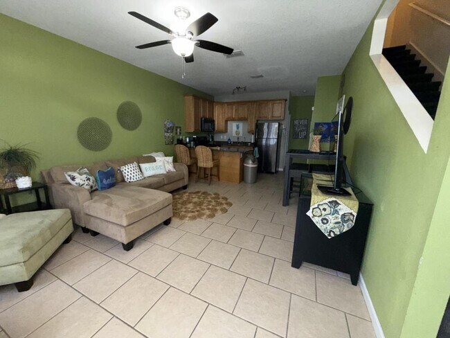 Building Photo - 1131 Century Oaks Dr