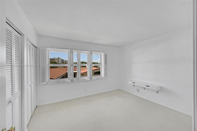 Building Photo - 5555 N Ocean Blvd