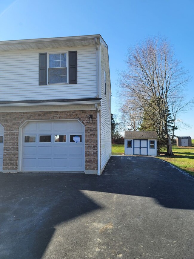 Building Photo - Middletown 1BR Garage Apartment