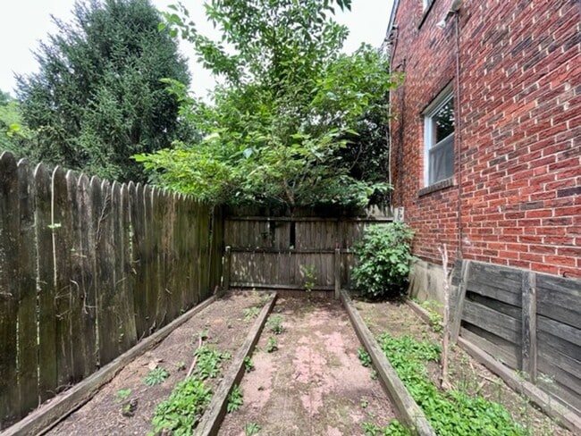 Building Photo - 2702 Byron St