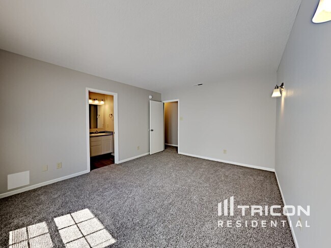 Building Photo - 7621 Mansfield Way
