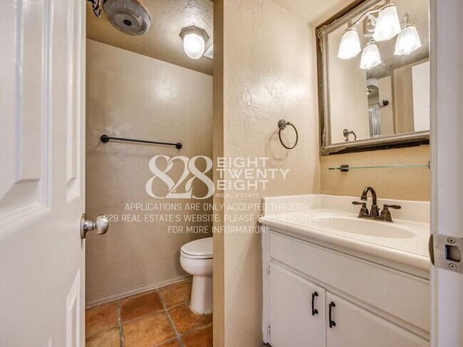 Building Photo - *AVAILABLE NOW!* Spacious 3 Bed/2.5 Bath Condo in East Norman!