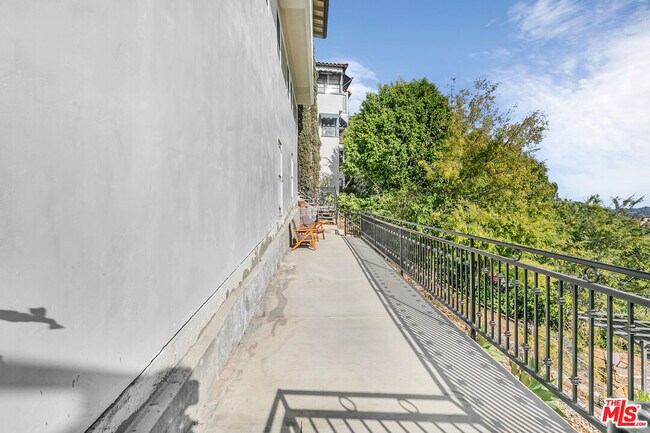 Building Photo - 3632 Amesbury Rd