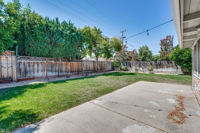 Building Photo - Single Story 3/2 in Well Established Neighborhood Near Branham High School with Air conditioning ...