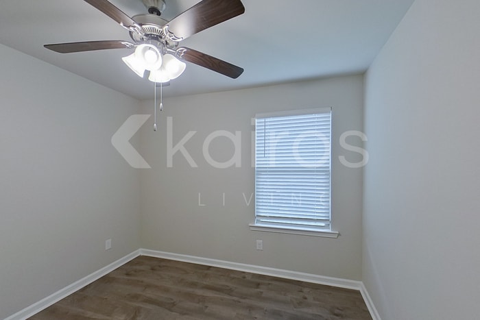 Building Photo - 401 Mango Dr