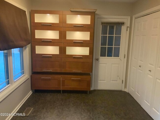 Building Photo - 30 Winchester Rd