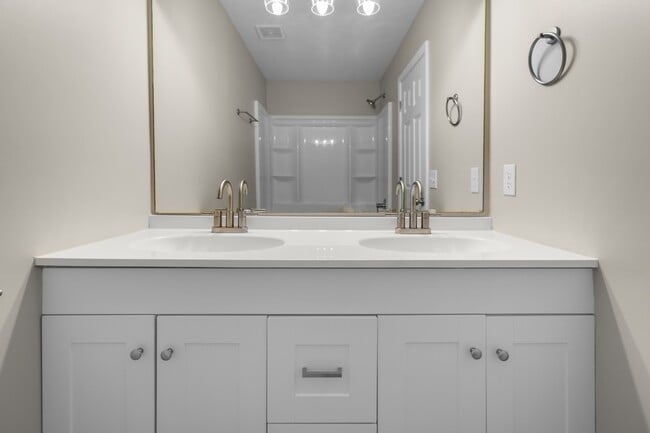 Building Photo - 106 Alexander Blvd