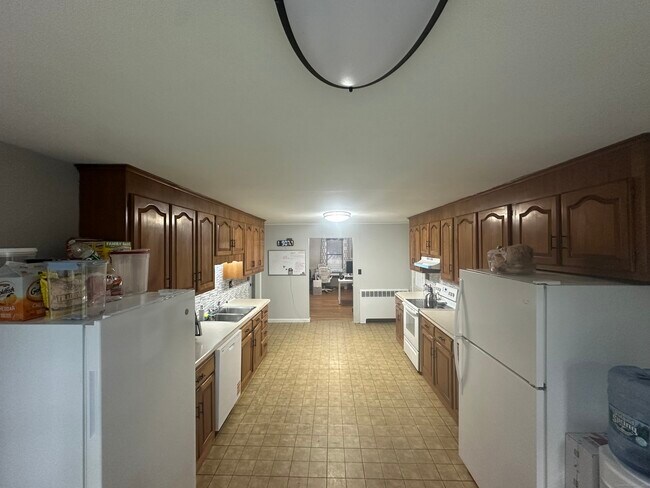 Building Photo - 611 Woodside Ave