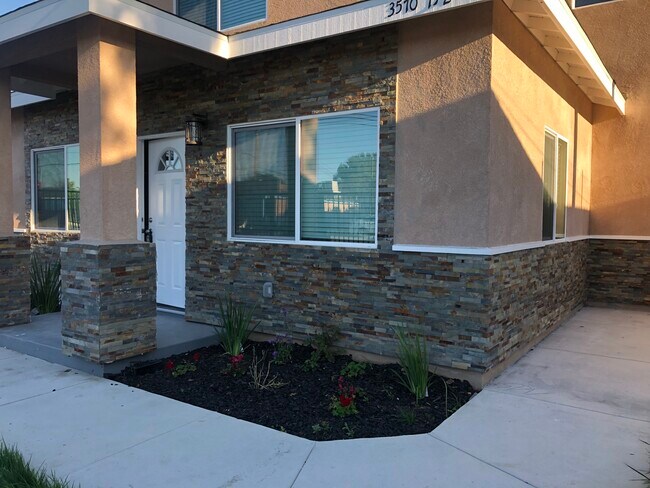 Front view - 3510 W 5th St