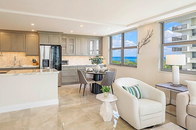 Building Photo - 2121 N Ocean Blvd