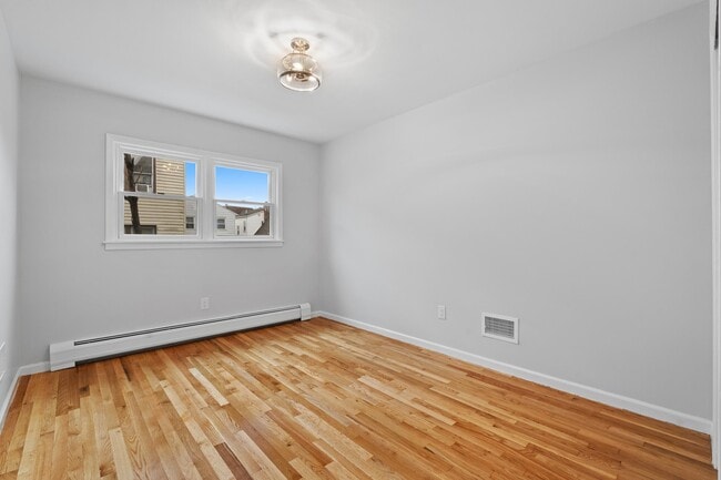 Building Photo - 144 W 30th St