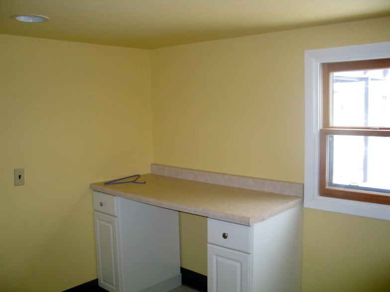 Laundry folding table - 34783 N Gerberding Ave