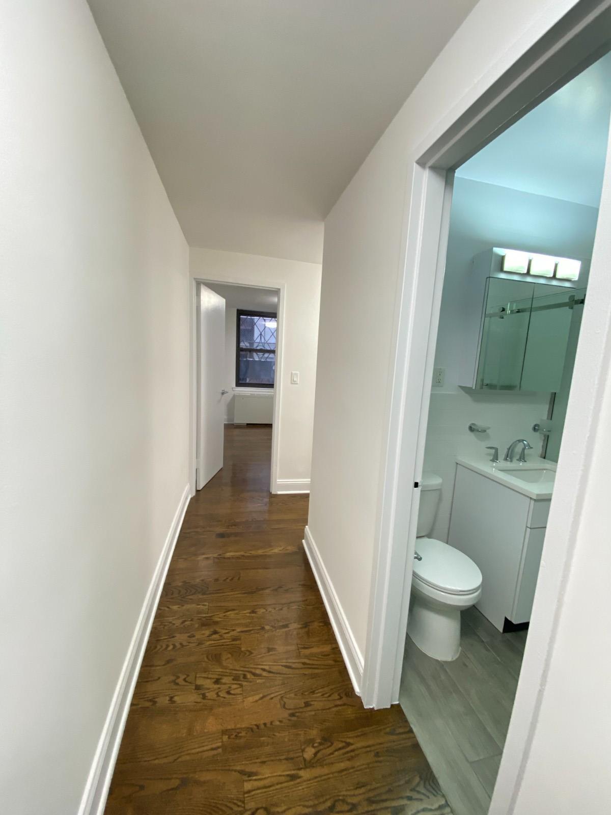 Building Photo - 240 E 82nd St