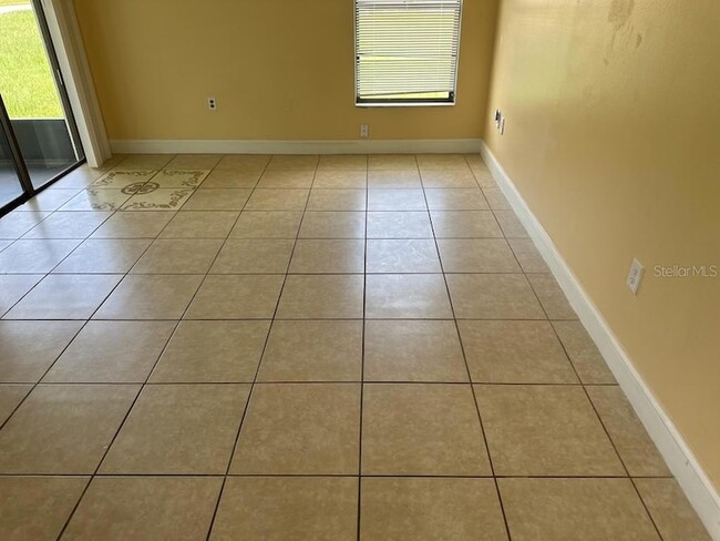 Building Photo - 394 Colonade Ct