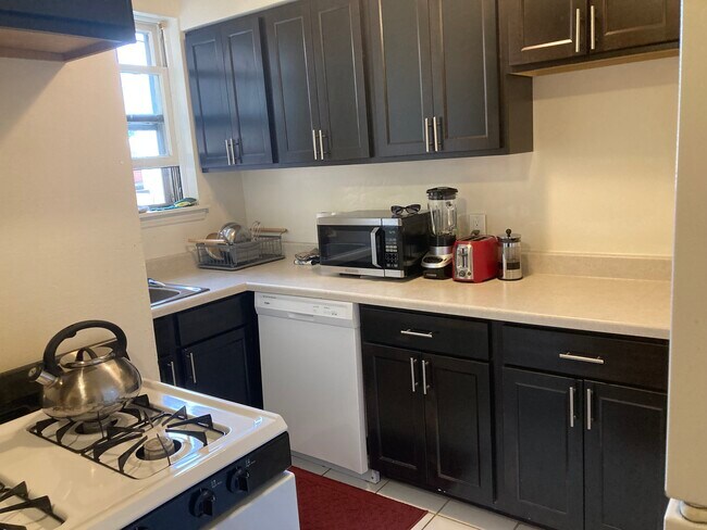 Building Photo - 5425 W Martin Dr