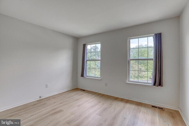 Building Photo - 20 Andover Cir