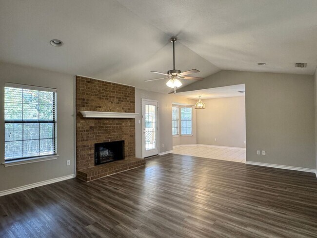 Building Photo - 411 Hickory Rd