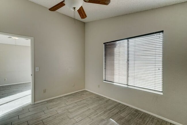 Building Photo - COMING SOON! Recently Renovated 2bed/2bath Townhouse in Peoria!