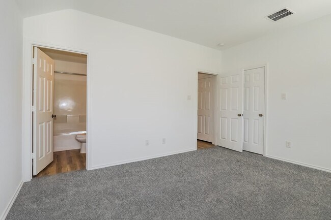 Building Photo - 11052 N Lake Mist Ln