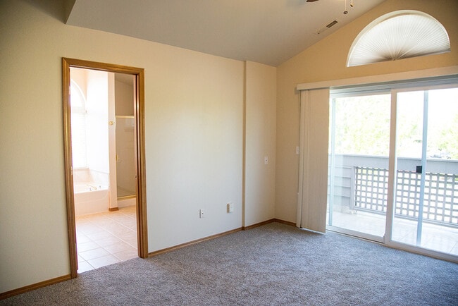 Building Photo - 379 Columbia Point Dr