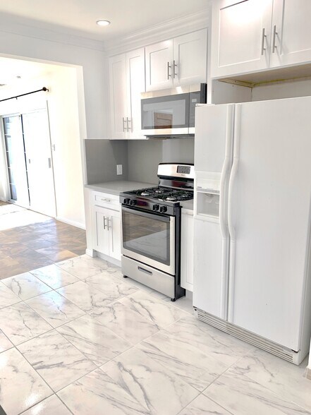 Building Photo - 17418 Califa St