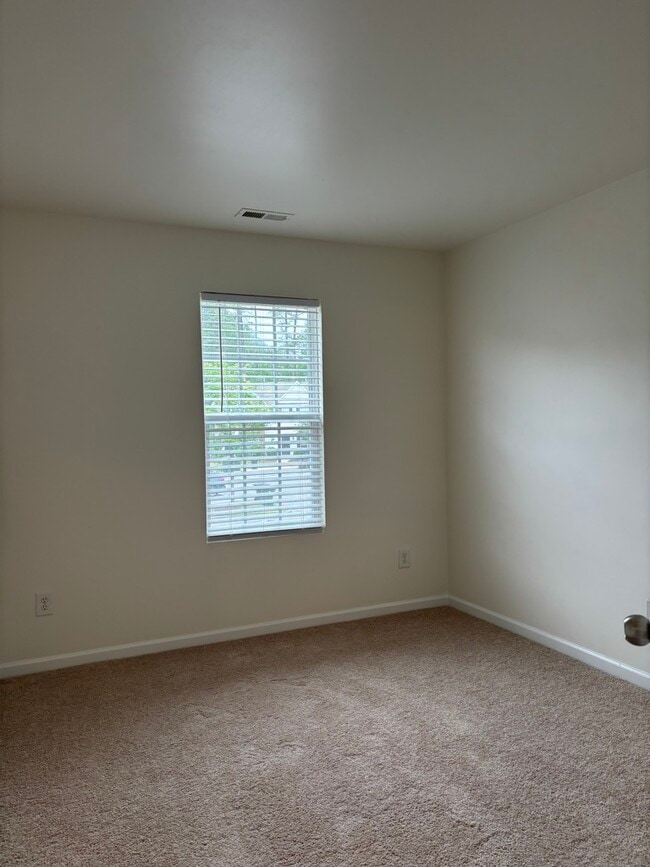 Building Photo - 18 Sharpstone Ln
