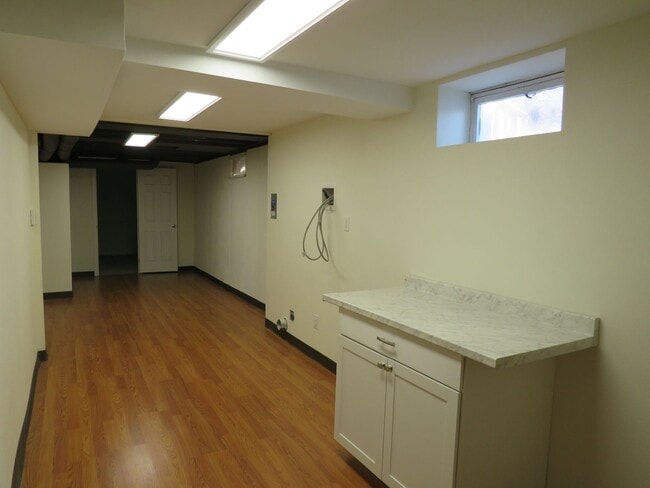 Building Photo - 5 Bedroom, 3 Bathroom House Near Pioneer P...