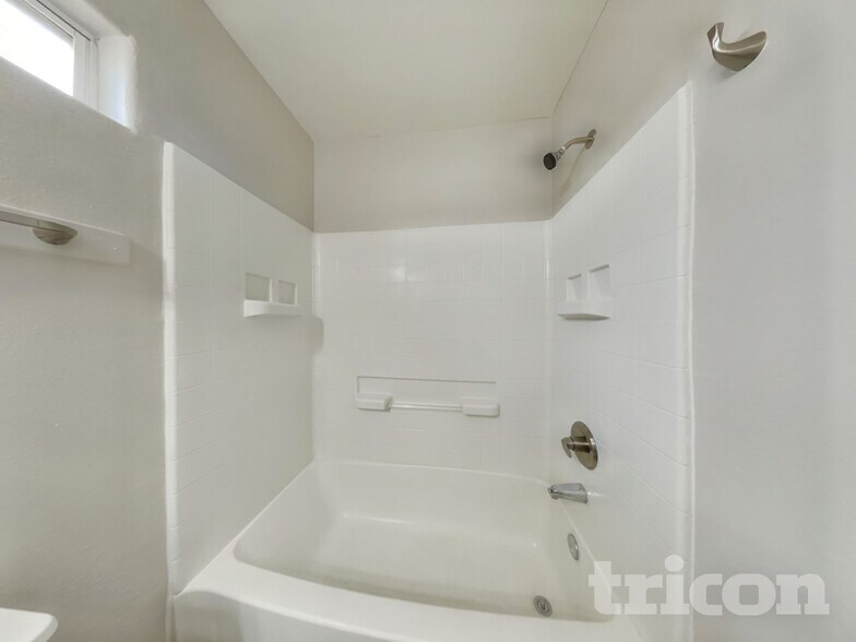 Building Photo - 5521 Rio Alamo St