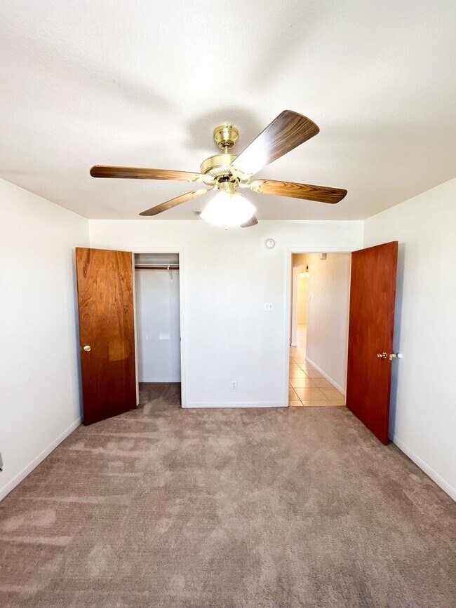 Building Photo - 5302 Daybreak Dr