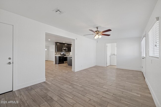 Building Photo - 1016 S Siesta Ln