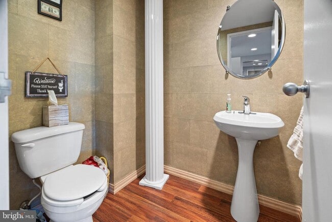 Building Photo - 200 Lombard St